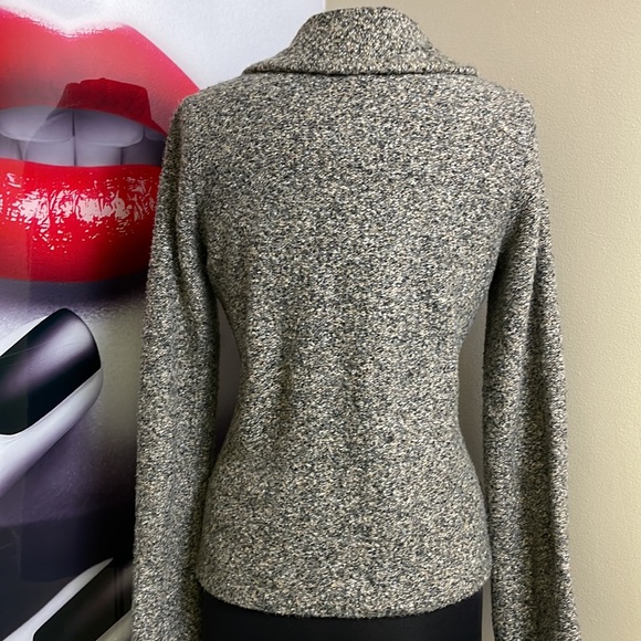 Cabi Two button sweater size medium - Picture 4 of 9